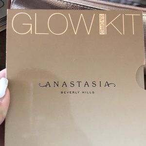 Anastasia Beverly Hills sundipped glow kit